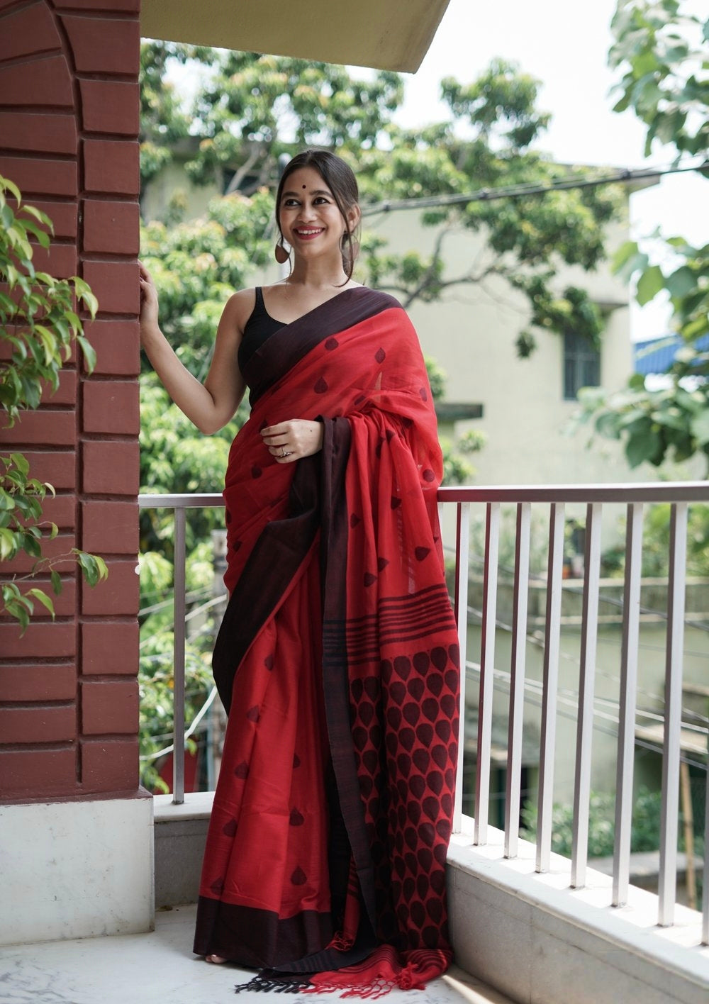 black and red linen printed saree