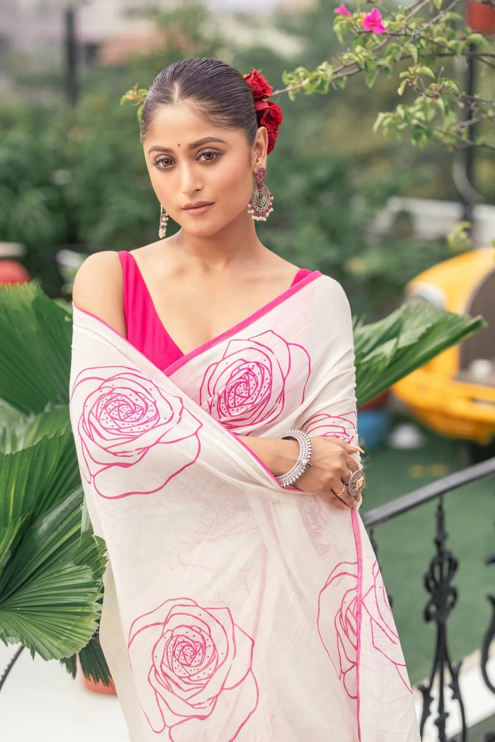 Linen Floral Print Saree with Handmade Zalar | Rose Print Designer Saree | 6.30 Meter